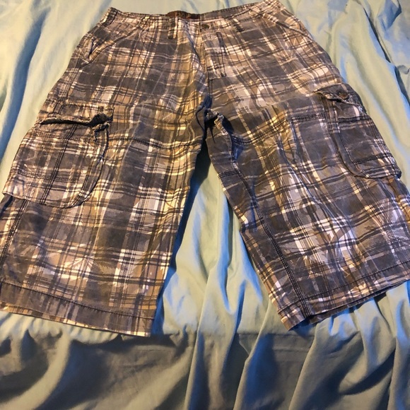 Cargo shorts - Picture 2 of 2